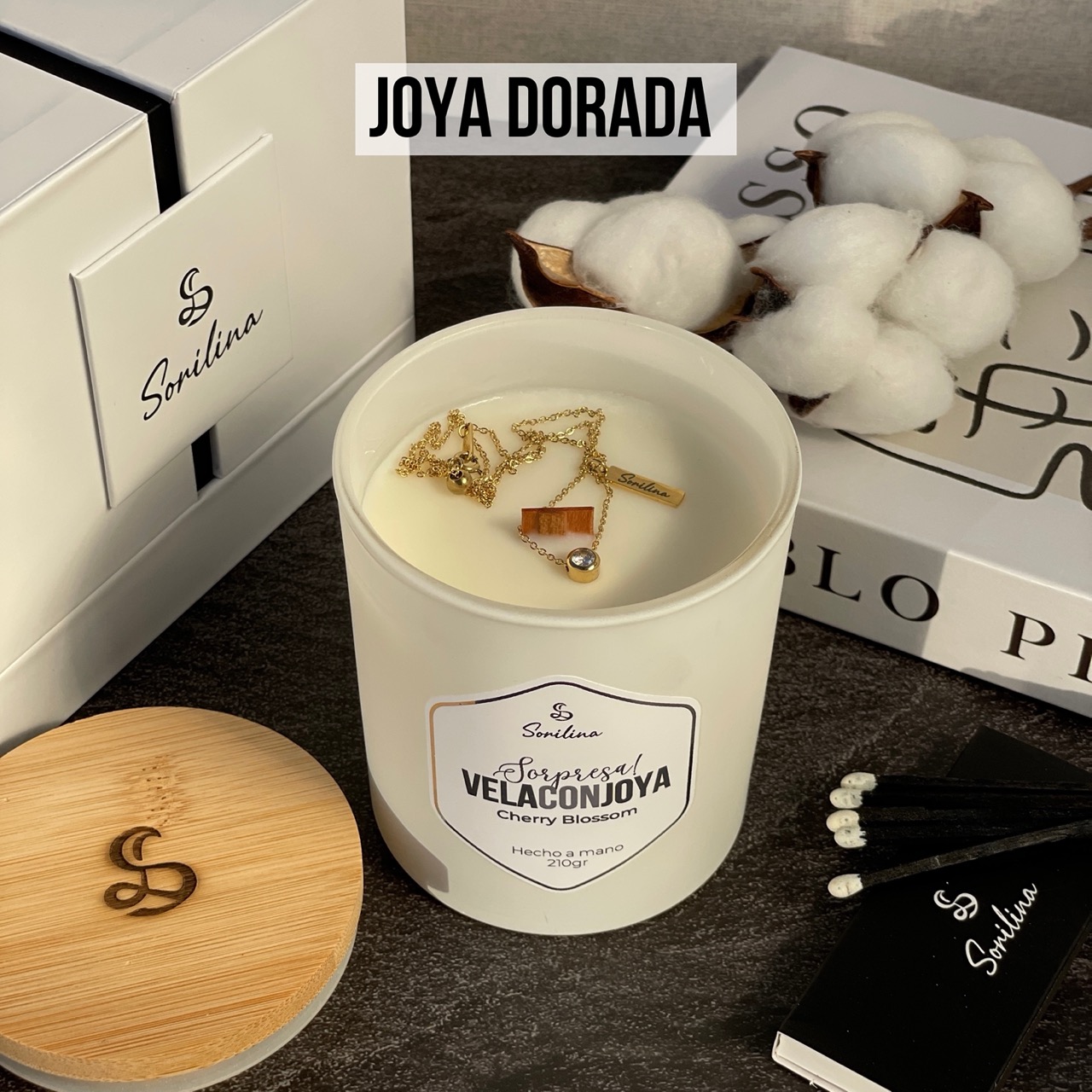 Vela con Joya<span> - </span>Collar Dorado