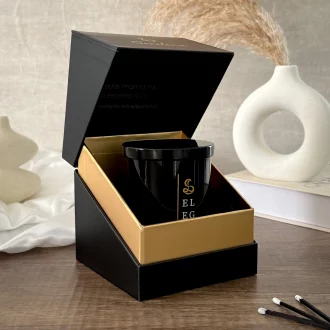 Vela premium de cera de soja y mecha de madera. Vela hecha a mano en españa. Vela muy floral y elegante.